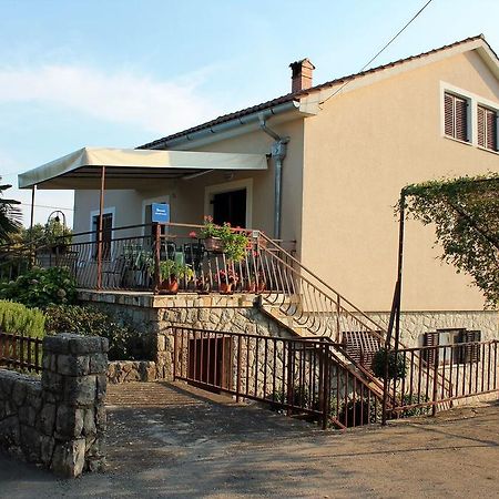 Apartment Mare Krk Milohnici Екстериор снимка