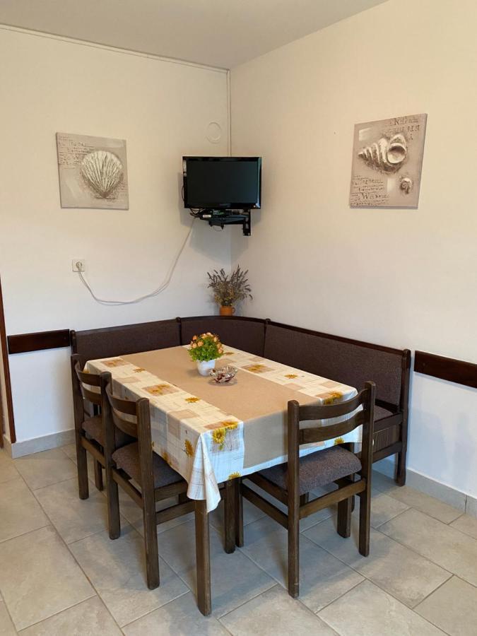 Apartment Mare Krk Milohnici Екстериор снимка